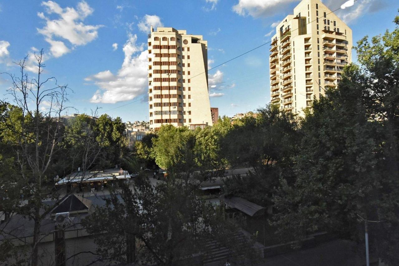 Beautiful Apartment Near The Republic Square Erevan Exterior foto